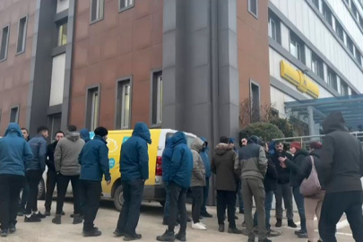 BURSA'DAKİ PTT KARGODA İŞ BIRAKMA EYLEMİ