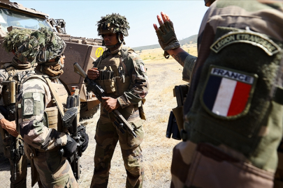 FRANSA, GRÖNLAND’A ASKER GÖNDERDİ