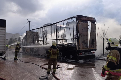 BURSA'DA SÜRGER YÜKLÜ TIR, ALEVLERE TESLİM OLDU