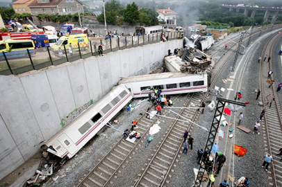 İSPANYA’DA HIZLI TREN KAZASI: CAN KAYBI 39’A YÜKSELDİ