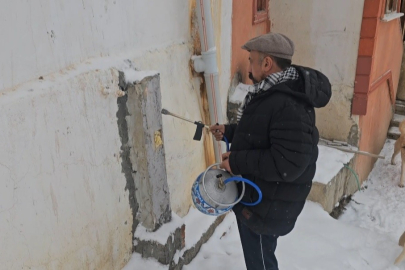 DOĞU BUZ KESTİ: DONAN ŞEBEKELER BÖYLE ISITILMAYA ÇALIŞILDI