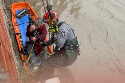 İZMİR’DE MELES ÇAYI’NDA CAN PAZARI