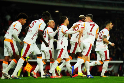 GALATASARAY YENİLMEZLİK SERİSİNİ 7 MAÇA ÇIKARDI