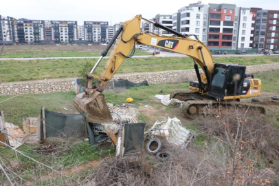 NİLÜFER'DE KAÇAK BARAKALAR TEK TEK YIKILDI