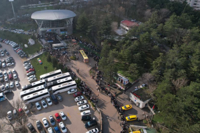 BURSA'DA TELEFERİK KUYRUĞU METRELERCE UZADI