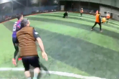 HALI SAHANIN ÇATISI ÇÖKTÜ: İŞTE FUTBOLCULARIN KAÇTIĞI ANLAR