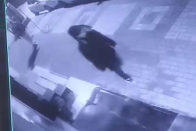 OTOMOBİLLERİN AYNALARINI KIRIP CAMLARINI YUMRUKLADILAR