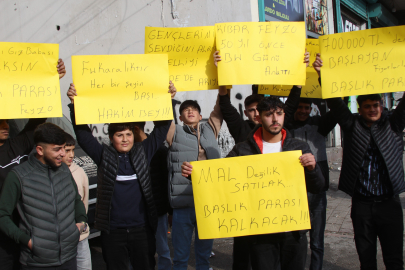 ADANA'DA GENÇ ERKEKLERDEN BAŞLIK PARASI EYLEMİ