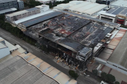 BURSA'DA DEV FABRİKA YANGINDA KÜLE DÖNDÜ