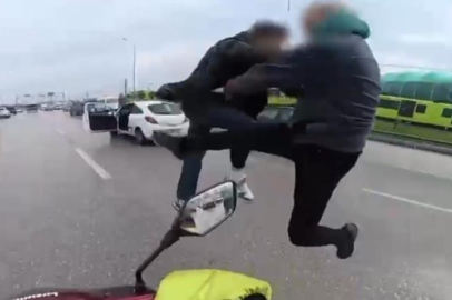 BURSA’DA YOL VERME TARTIŞMASI TEKMELİ KAVGAYA DÖNÜŞTÜ