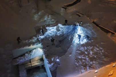 CAMİNİN ÇATISI ÇÖKTÜ: İMAM ANONS ETTİ KÖYLÜ YARDIMA KOŞTU