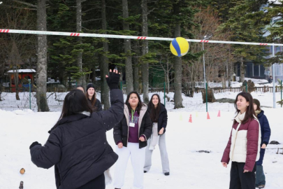 OSMANGAZİ'DE SINAVA HAZIRLANAN GENÇLER ULUDAĞ'DA MORAL BULDU