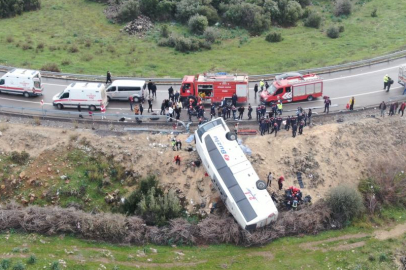 ANTALYA'DA YOLCU OTOBÜSÜ DEVRİLDİ: 8 ÖLÜ, 26 YARALI
