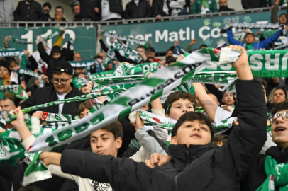 BURSA'DA ÇOCUKLAR TRİBÜNLERE RENK KATIYOR