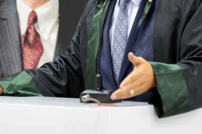 AVUKAT TAHLİYE VAADİYLE MÜVEKKİLLERİNİ DOLANDIRDI