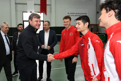 ERTUĞRUL SAĞLAM, OSMANGAZİLİ SPORCULARA MORAL VERDİ