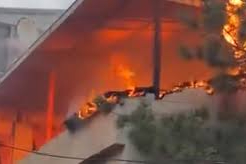 BURSA’DA ÇATI YANGINI: DAİRE ALEV TOPUNA DÖNDÜ