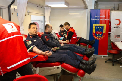 BURSA JANDARMASI’NDAN KIZILAY’A KAN BAĞIŞI DESTEĞİ