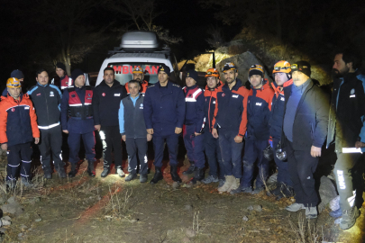 DEFİNE ARAMAK İÇİN GİRDİKLERİ SARNIÇTA MAHSUR KALDILAR