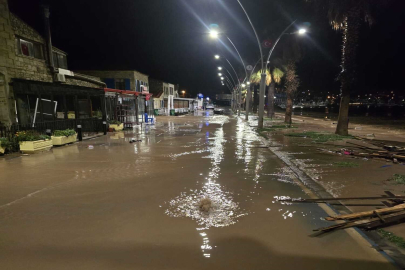 İZMİR BÜYÜKŞEHİR'İN KABUS BİTTİ DEDİĞİ FOÇA SULAR ALTINDA