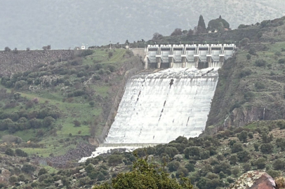 İZMİR'DE BARAJLAR AŞIRI DOLDU: SULAR BOŞALTILMAYA BAŞLANDI