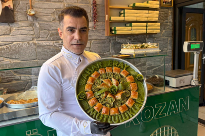 NİŞAN VE KIZ İSTEMEDE YENİ TREND: İSİMLİ BAKLAVA TEPSİSİ