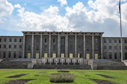 TBMM STAJYER DAVASINDA YENİ GELİŞME: 3 SANIK TUTUKLANDI