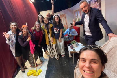 BURSA GEMLİK’TE ÖĞRETMENLERDEN ANLAMLI TİYATRO GÖSTERİSİ