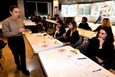 BORNOVA’DA ZEYTİNYAĞI KÜLTÜRÜ GELECEĞE TAŞINIYOR