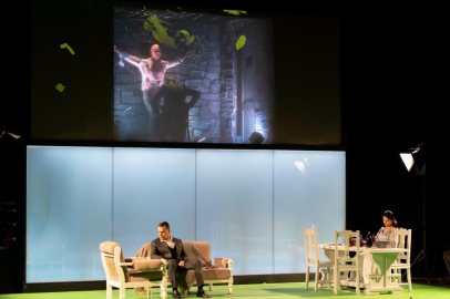 BURSA ŞEHİR TİYATROSU 20. YILINDA ADiLLER OYUNUYLA PERDE AÇTI