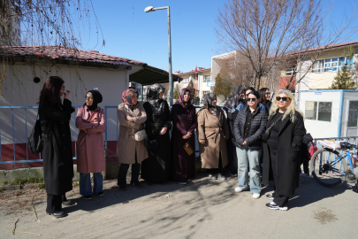 BU OKULDA 26 AİLE ÇOCUKLARINI OKULA GÖNDERMEK İSTEMİYOR