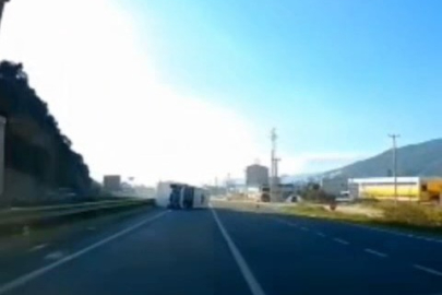 BURSA’DA DEVRİLEN MİNİBÜS YOLUN KARŞISINA GEÇTİ