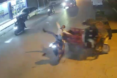 ADANA’DA MOTOSİKLET KAZASI GÜVENLİK KAMERASINDA
