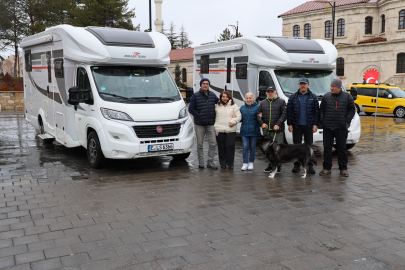 50 YILLIK MEMLEKET HASRETLERİNİ KARAVANLA GİDERİYORLAR