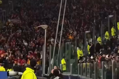 TARİHİ MAÇTA GALATASARAY TARAFTARIDNAN TARİHİ PERFORMANS