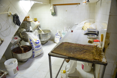 ADANA'DA MİDE BULANDIRAN GÖRÜNTÜ: FIRIN MÜHÜRLENDİ