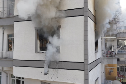 ÇOCUKLARI İÇİN CAYIR CAYIR YANAN EVE GİRDİ