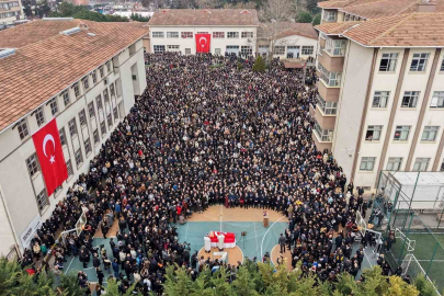 FATMA NUR ÖĞRETMEN İÇİN OKULDA DUYGUSAL VEDA