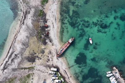 URLA DEMİRCİLİ KOYU’NDA KAÇAK HURDA GEMİ NÖBETİ SÜRÜYOR