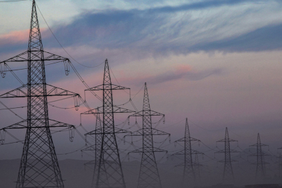 IRAK'TA TÜM ÜLKEDE ELEKTİRİK ŞEBEKESİ ÇÖKTÜ