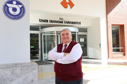 İEÜ’LÜ AKADEMİSYENE AVRUPA’DAN ÜSTÜN HİZMET ÖDÜLÜ