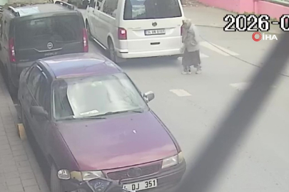 YAŞLI KADIN GERİ MANEVRA YAPAN MİNİBÜSÜN ALTINDA KALDI