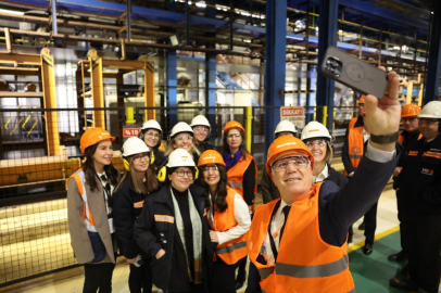 MUSTAFA BOZBEY’DEN KADIN EMEKÇİLERE 8 MART ZİYARETİ