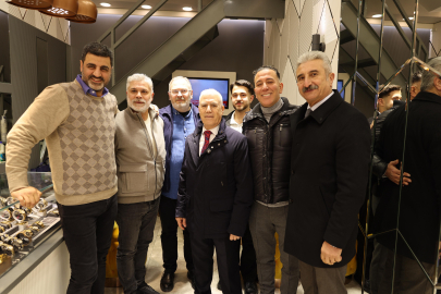 BAŞKAN MUSTAFA BOZBEY ÇARŞI ESNAFIYLA BAYRAMLAŞTI