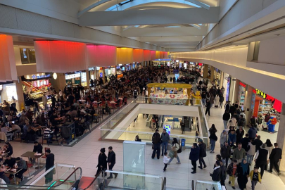 BURSA’DA BAYRAM KALABALIĞI AVM’LERE TAŞTI