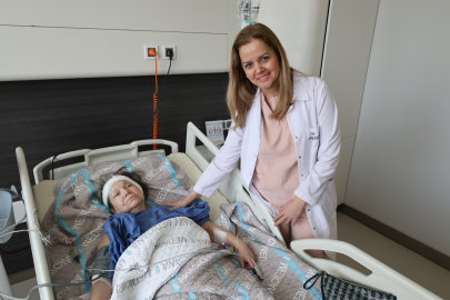 60 YILLIK SESSİZLİK KOKLEAR İMPLANTLA SONA ERİYOR