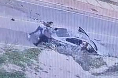 ÇEŞME'DE KAZA YAPAN SÜRÜCÜYE YUMRUKLU SALDIRI KAMERADA