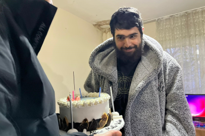 3 YILDIR EVDEN ÇIKMAYAN BARIŞ 25. YAŞINI KUTLADI