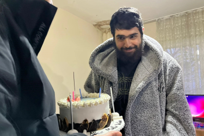 3 YILDIR EVDEN ÇIKMAYAN BARIŞ 25. YAŞINI KUTLADI