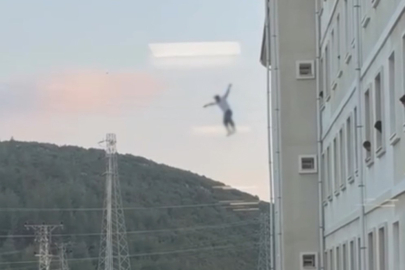 MUĞLA’DA YURT CAMINDAN ATLAYAN GENÇ BÖYLE ÇAKILDI